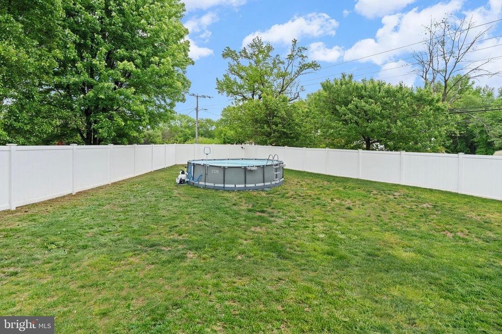 Image 9 of property listing at 609 FROGS LEAP CT, Glen Burnie, MD 21060