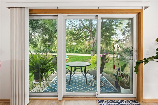 2707 River Hills Drive S, Burnsville, MN 55337