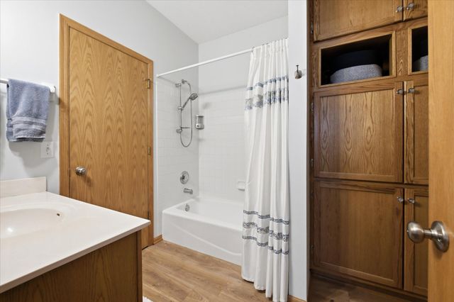 2707 River Hills Drive S, Burnsville, MN 55337