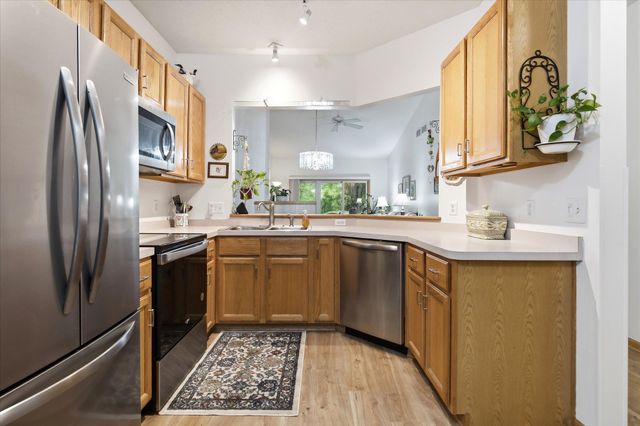 2707 River Hills Drive S, Burnsville, MN 55337