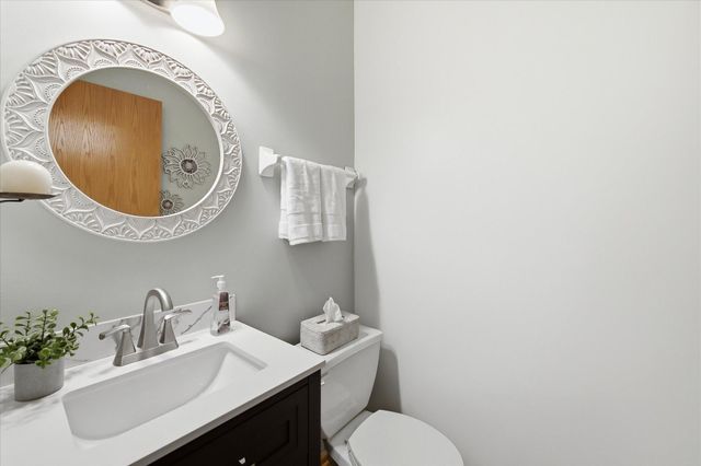 2707 River Hills Drive S, Burnsville, MN 55337