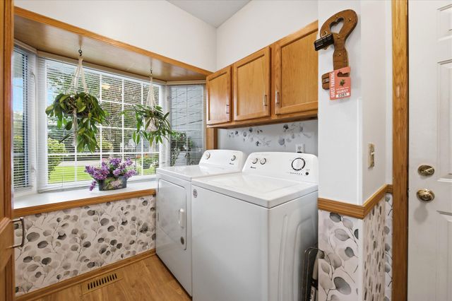 2707 River Hills Drive S, Burnsville, MN 55337