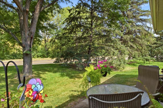 2707 River Hills Drive S, Burnsville, MN 55337