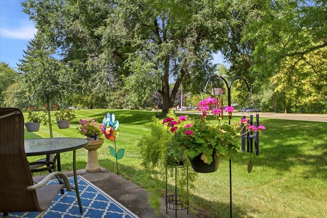 2707 River Hills Drive S, Burnsville, MN 55337