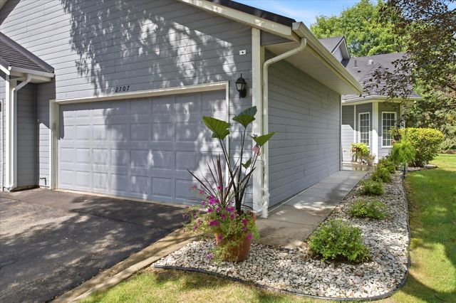2707 River Hills Drive S, Burnsville, MN 55337