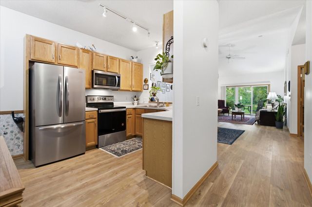 2707 River Hills Drive S, Burnsville, MN 55337