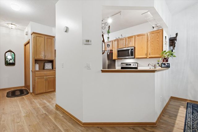 2707 River Hills Drive S, Burnsville, MN 55337