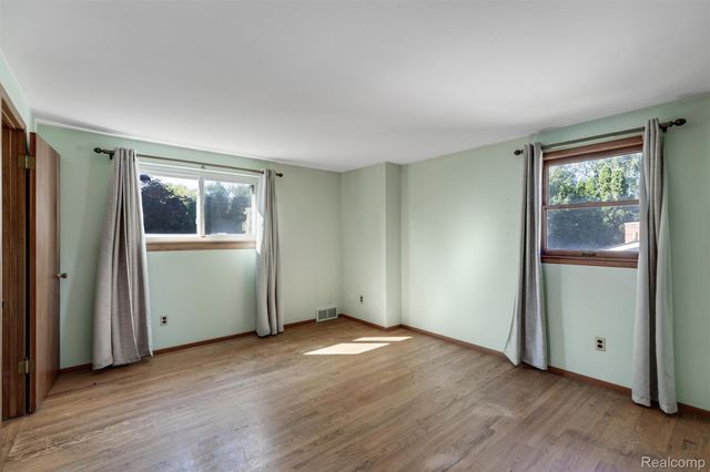 30190 Pleasant Trail, Southfield, MI 48076