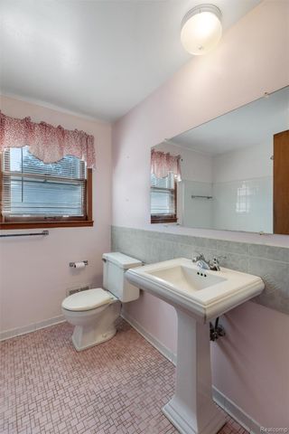 30190 Pleasant Trail, Southfield, MI 48076