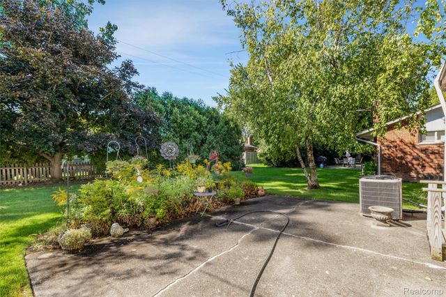 30190 Pleasant Trail, Southfield, MI 48076