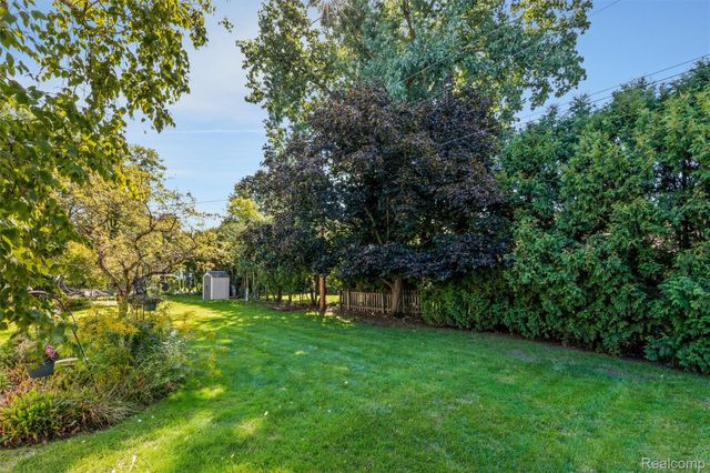 30190 Pleasant Trail, Southfield, MI 48076