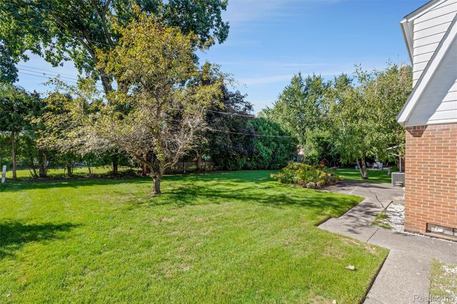 30190 Pleasant Trail, Southfield, MI 48076