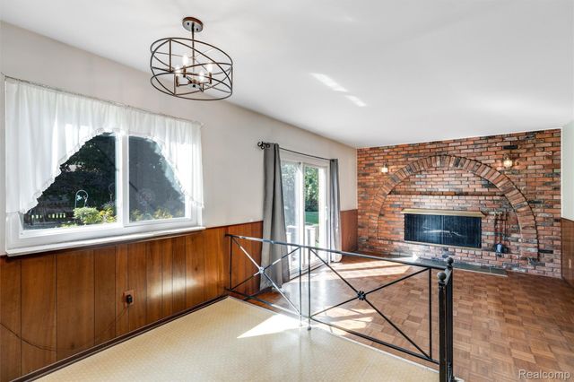 30190 Pleasant Trail, Southfield, MI 48076