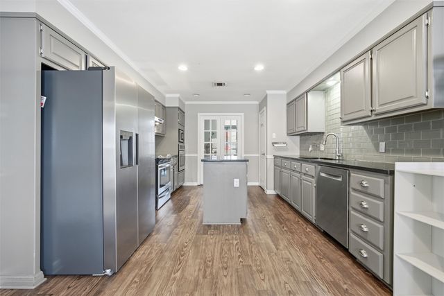 205 Buckingham Place, Hewitt, TX 76643