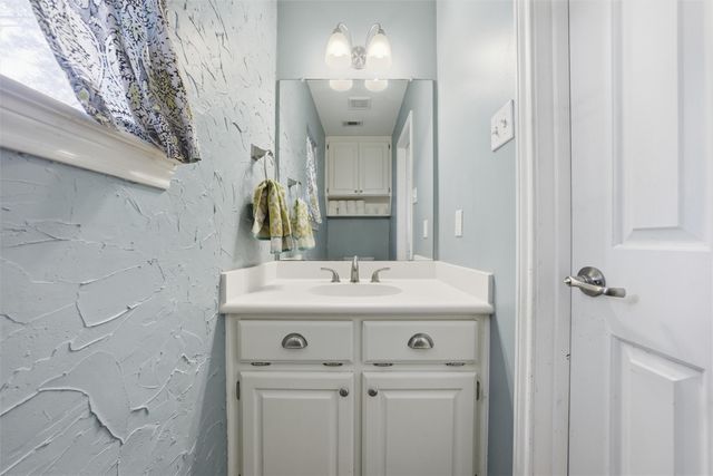 205 Buckingham Place, Hewitt, TX 76643