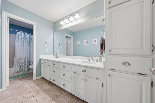 205 Buckingham Place, Hewitt, TX 76643