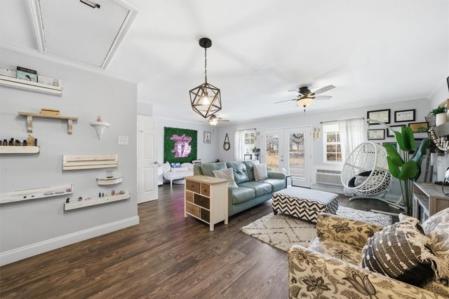 205 Buckingham Place, Hewitt, TX 76643