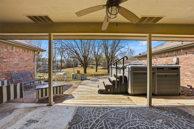205 Buckingham Place, Hewitt, TX 76643