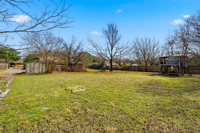 205 Buckingham Place, Hewitt, TX 76643