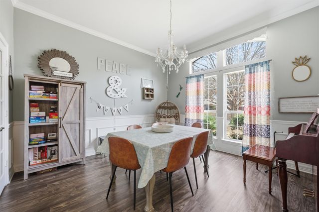 205 Buckingham Place, Hewitt, TX 76643