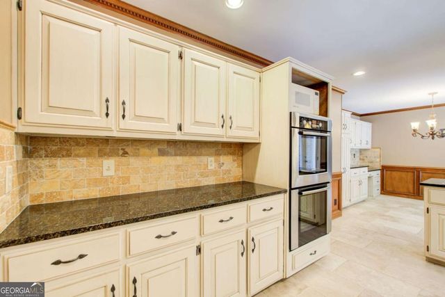 5163 CHARLEMAGNE Way SW, Lilburn, GA 30047