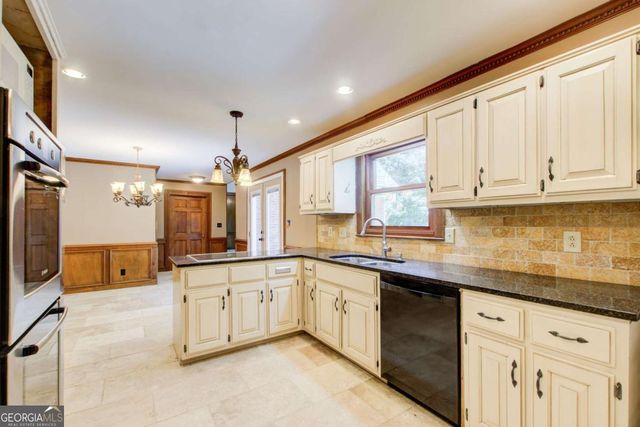 5163 CHARLEMAGNE Way SW, Lilburn, GA 30047