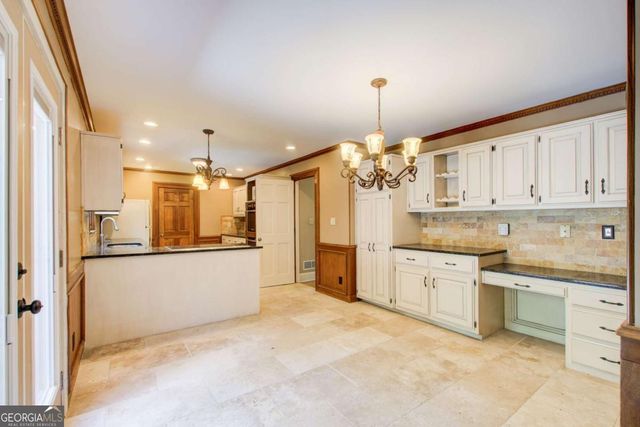 5163 CHARLEMAGNE Way SW, Lilburn, GA 30047