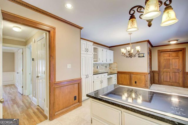 5163 CHARLEMAGNE Way SW, Lilburn, GA 30047