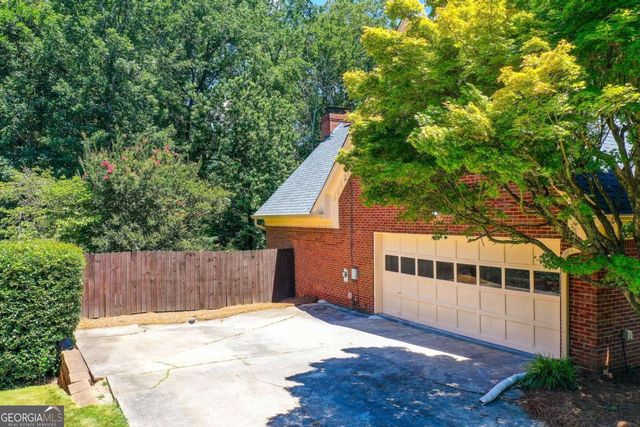 5163 CHARLEMAGNE Way SW, Lilburn, GA 30047