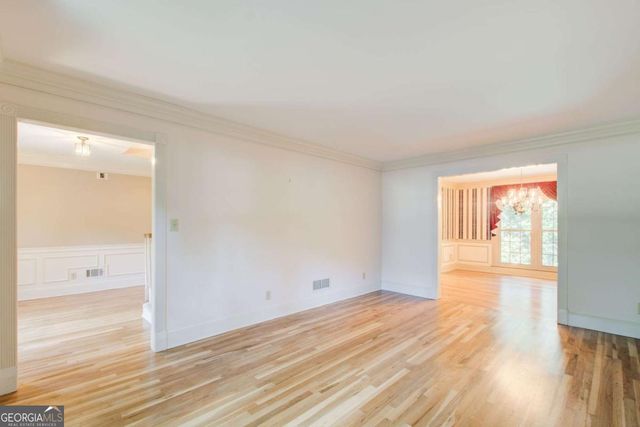 5163 CHARLEMAGNE Way SW, Lilburn, GA 30047