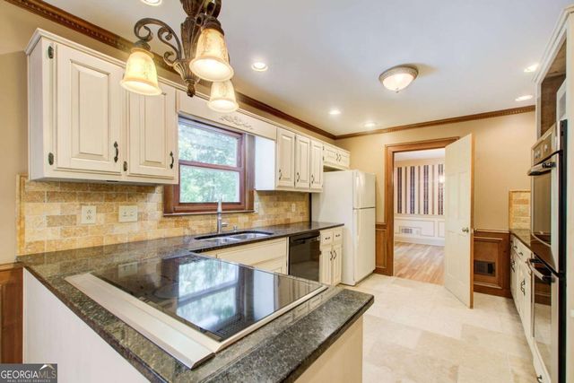 5163 CHARLEMAGNE Way SW, Lilburn, GA 30047