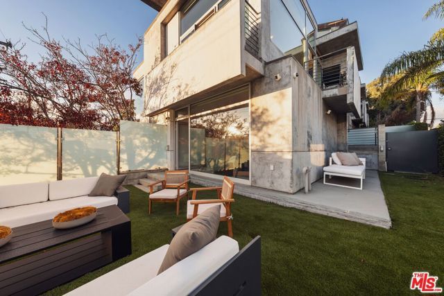 235 Ocean Park Boulevard 1, Santa Monica, CA 90405