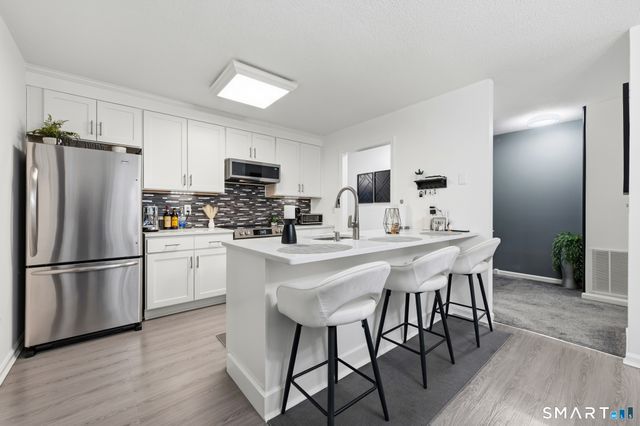 536 Redstone Hill Road 24, Bristol, CT 06010