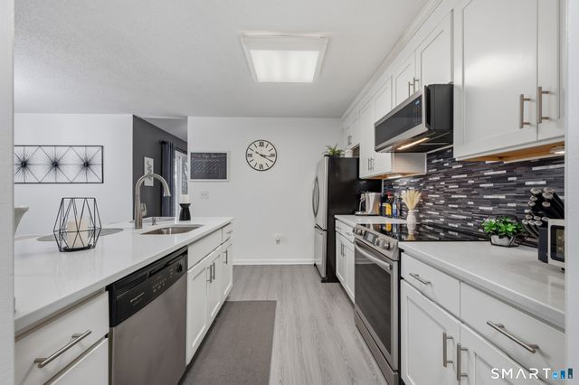 536 Redstone Hill Road 24, Bristol, CT 06010