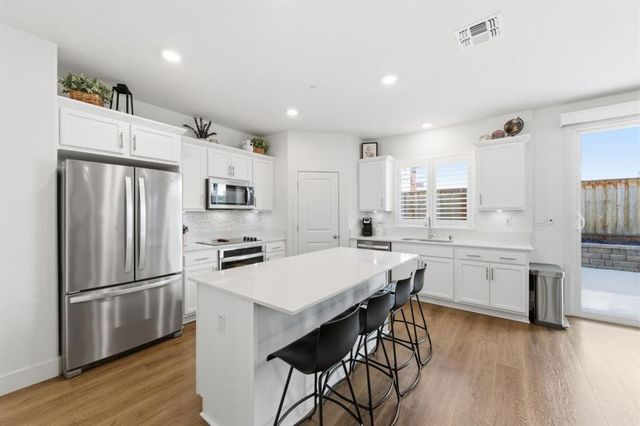 208 Frontier Street, American Canyon, CA 94503