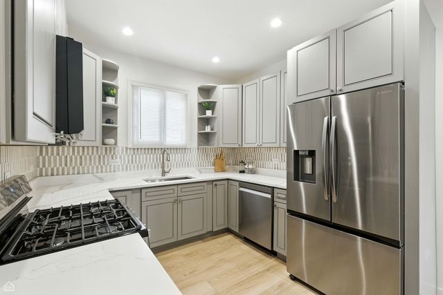 1024 S Ridgeland Avenue, Oak Park, IL 60304