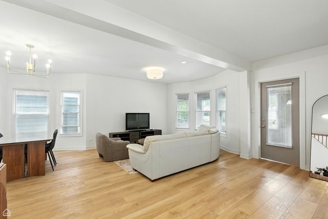 1024 S Ridgeland Avenue, Oak Park, IL 60304