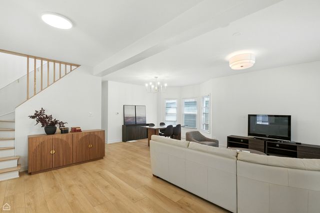 1024 S Ridgeland Avenue, Oak Park, IL 60304