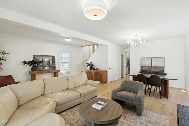 1024 S Ridgeland Avenue, Oak Park, IL 60304