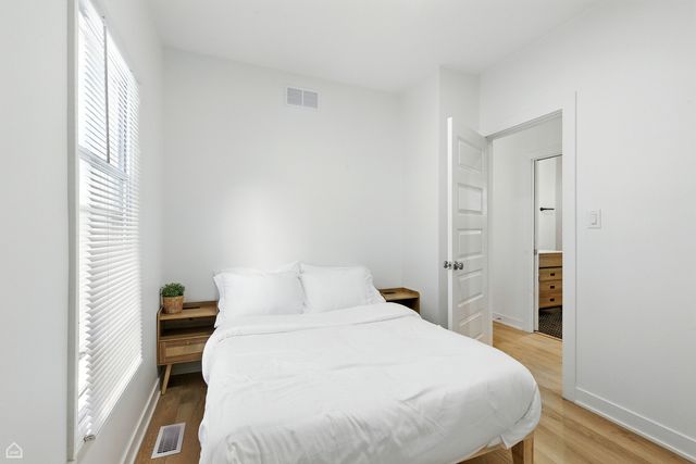 1024 S Ridgeland Avenue, Oak Park, IL 60304