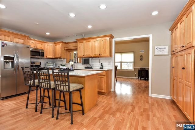 321 John Ochs Drive, Saddle Brook, NJ 07663