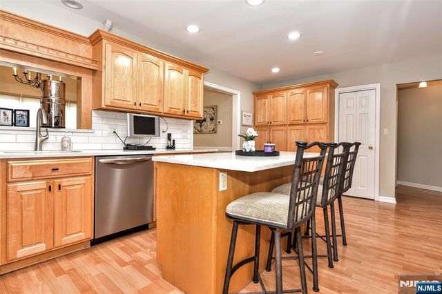 321 John Ochs Drive, Saddle Brook, NJ 07663