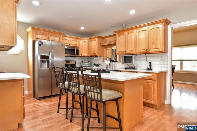 321 John Ochs Drive, Saddle Brook, NJ 07663
