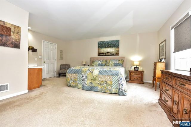 321 John Ochs Drive, Saddle Brook, NJ 07663