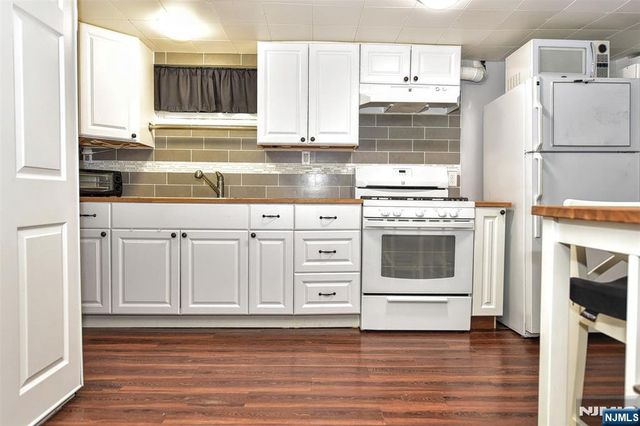 321 John Ochs Drive, Saddle Brook, NJ 07663