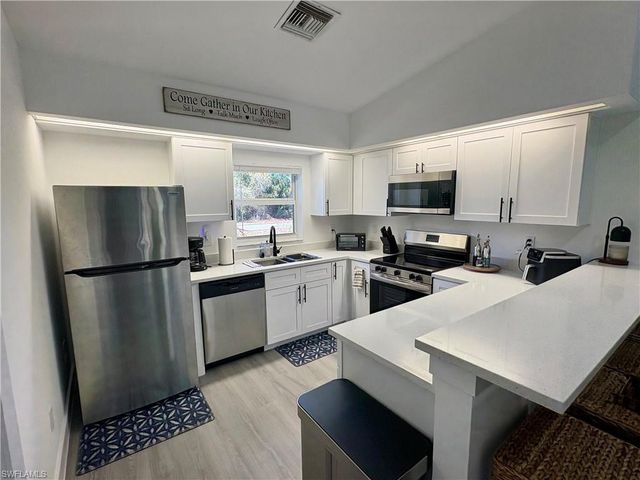 6018 Lacota AVE, Fort Myers, FL 33905