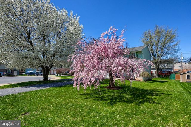 154 JULIE ANN CT, Ephrata, PA 17522