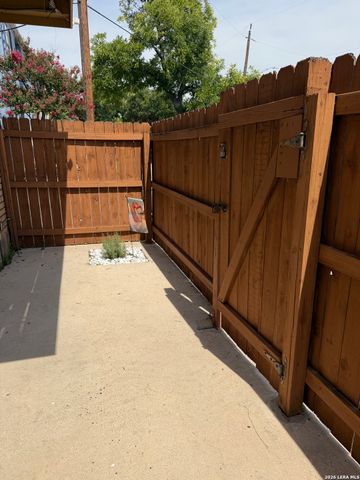 911 Vance Jackson Rd Apt 101, San Antonio, TX 78201