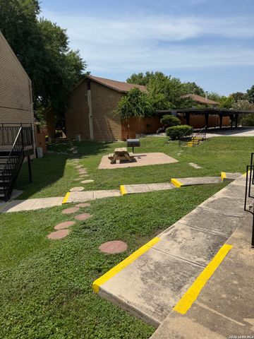 911 Vance Jackson Rd Apt 101, San Antonio, TX 78201