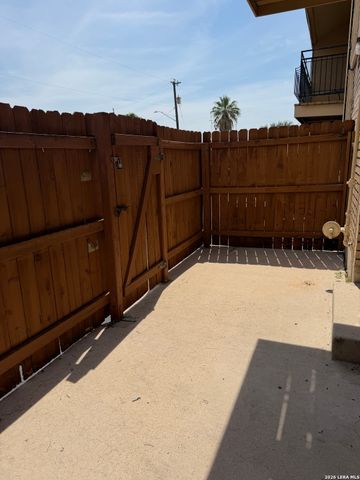 911 Vance Jackson Rd Apt 101, San Antonio, TX 78201